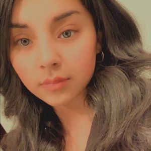 Meet your Posher, Debbie